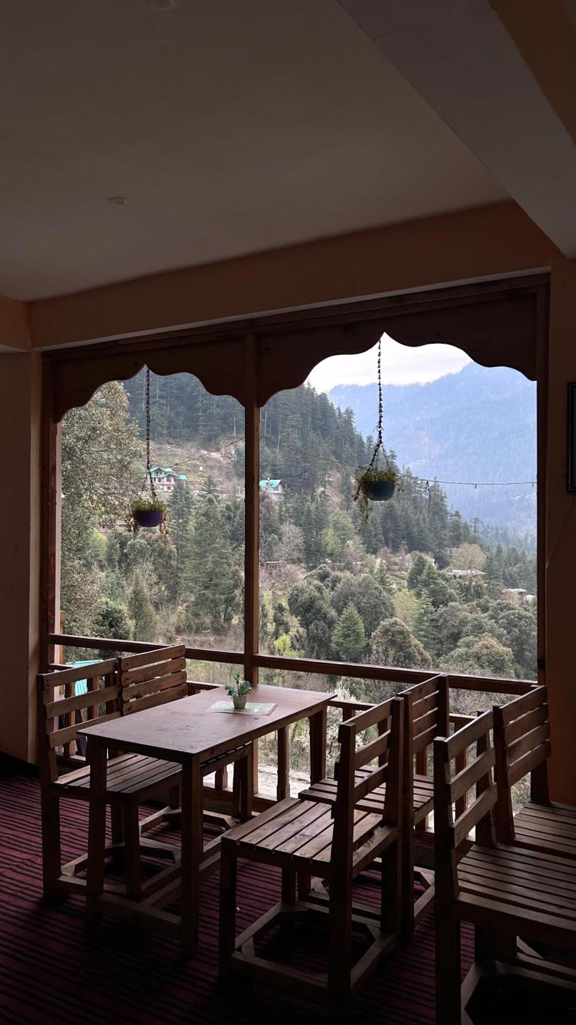 Mozo Inn&Cafe Jibhi Banjār Exterior foto