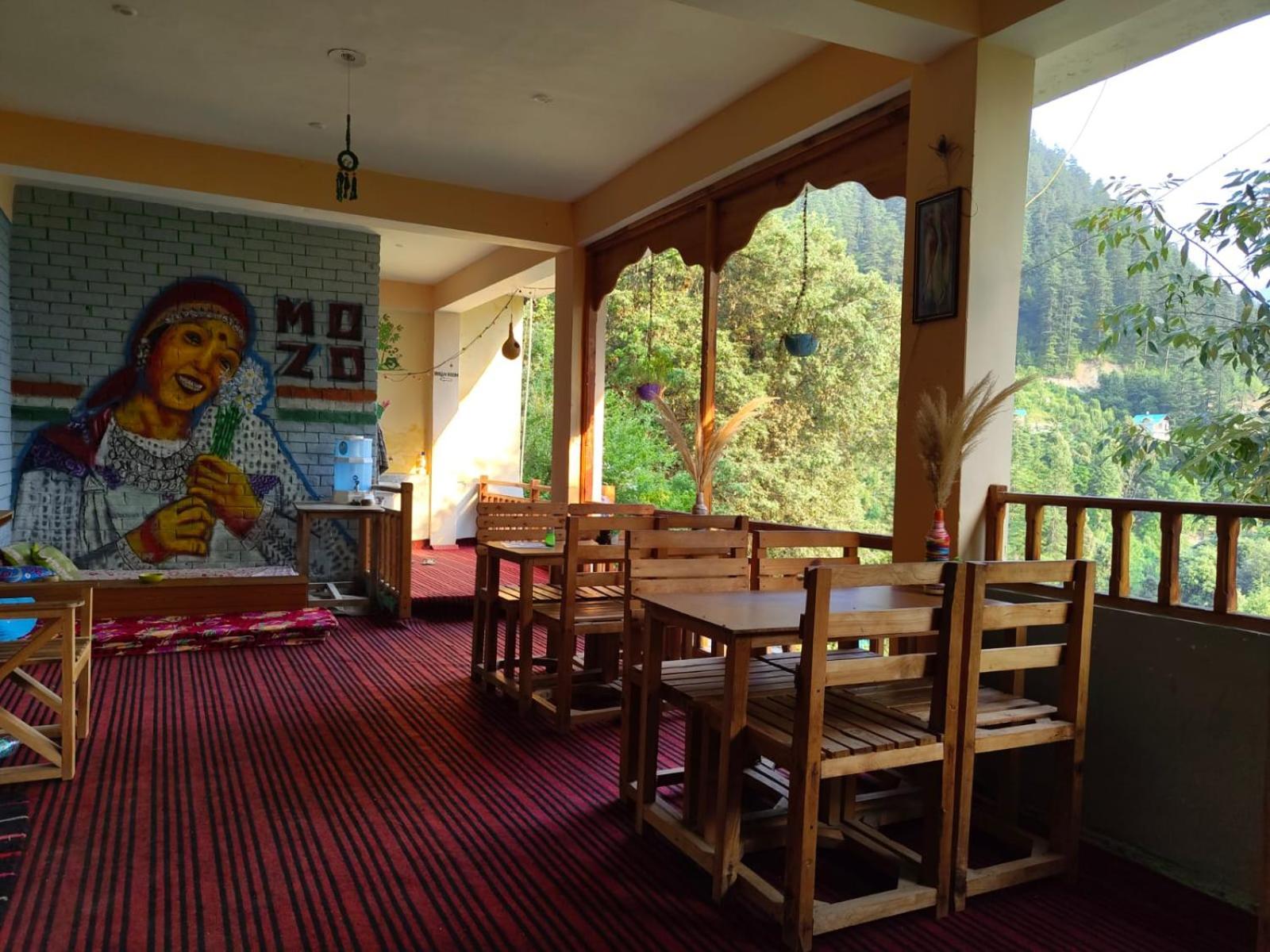 Mozo Inn&Cafe Jibhi Banjār Exterior foto