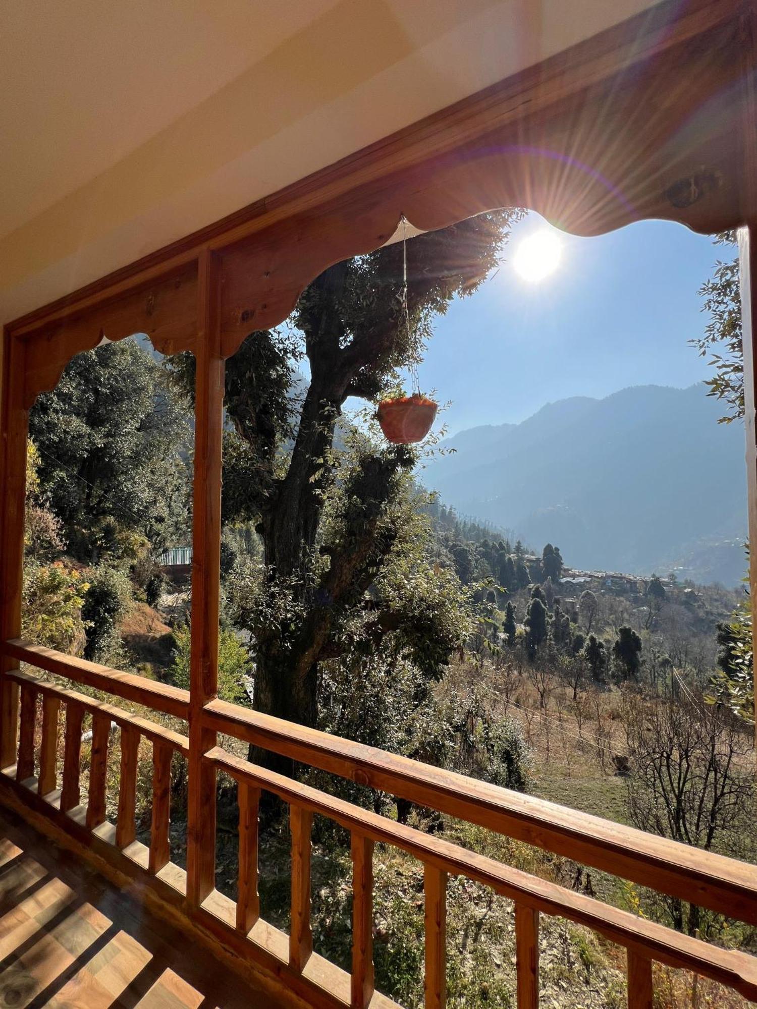 Mozo Inn&Cafe Jibhi Banjār Exterior foto